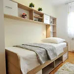 Lory Apartment *