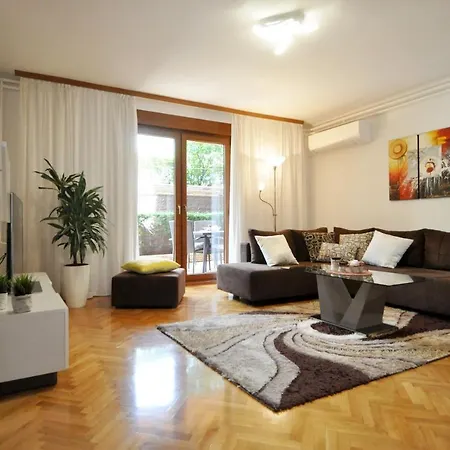 Lory Apartment