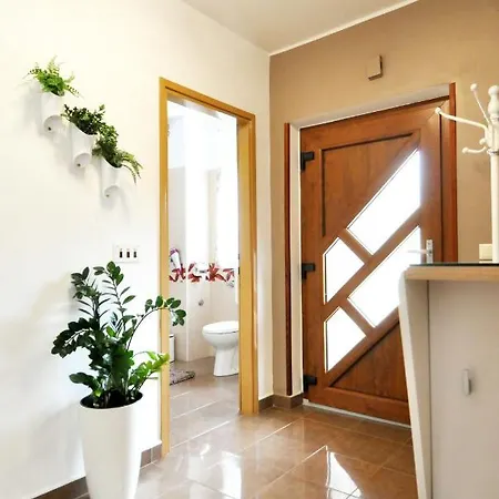 Lory Apartment *