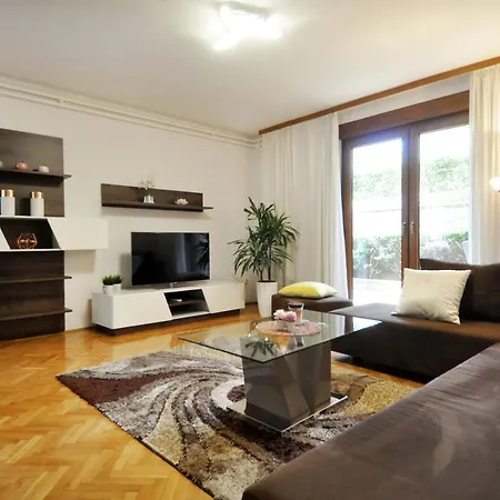Lory Apartment *