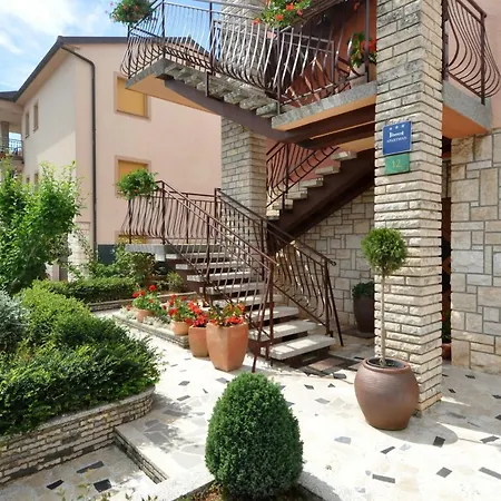 Apartment Lory *
