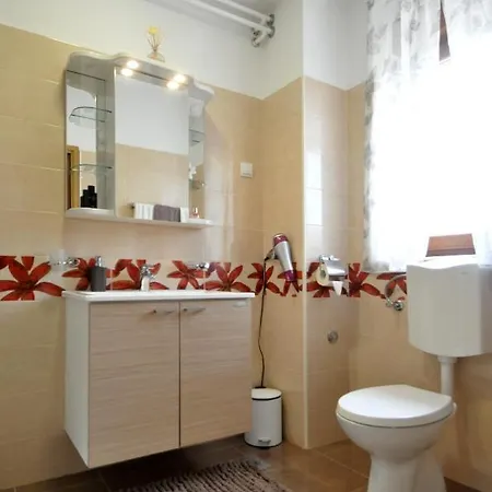 Lory Apartment *