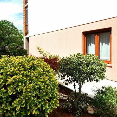 Lory Apartment *